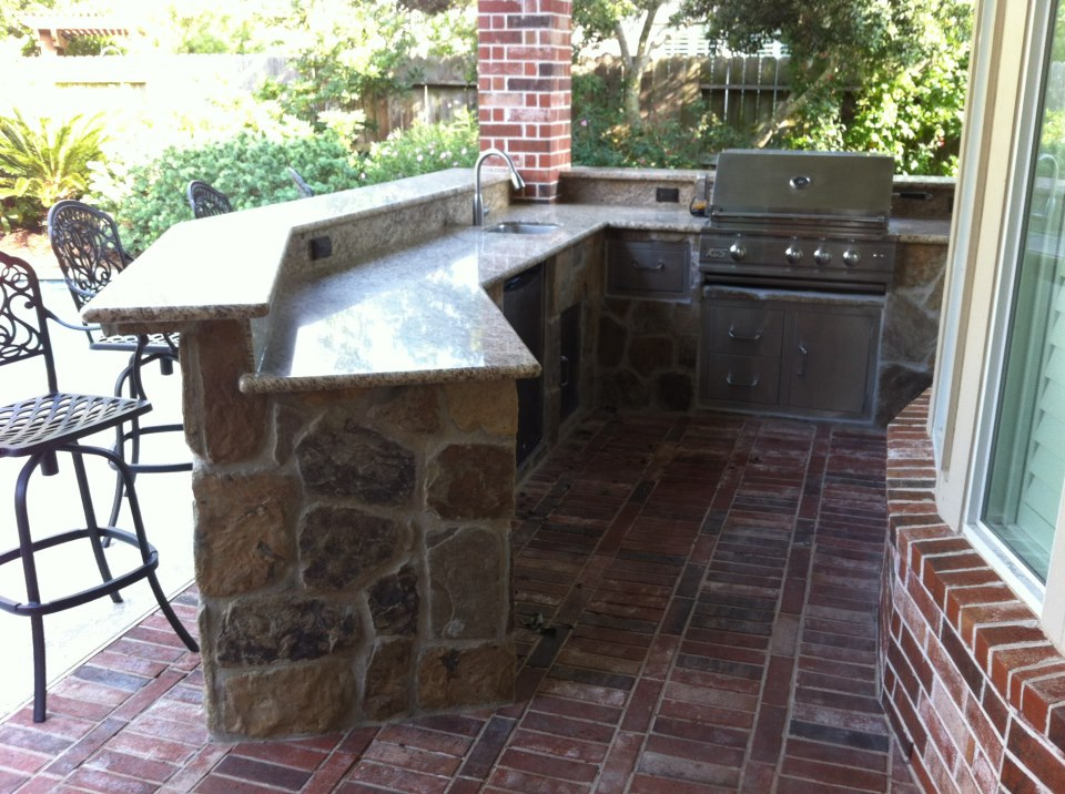 Planning A Budget For Your Outdoor Kitchen